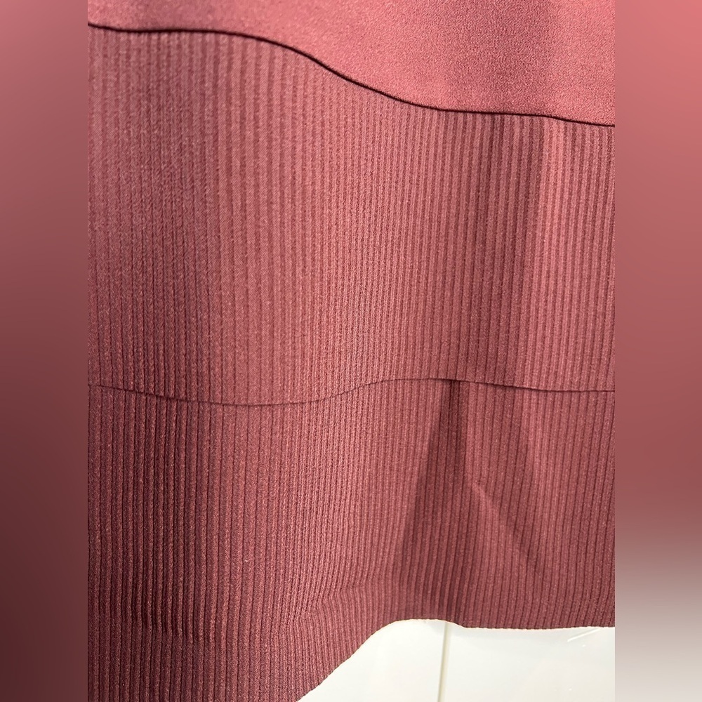 D20.18 Ann Taylor Tiered Knit Shell Tank Blouse Burgundy Size M - Picture 5 of 7